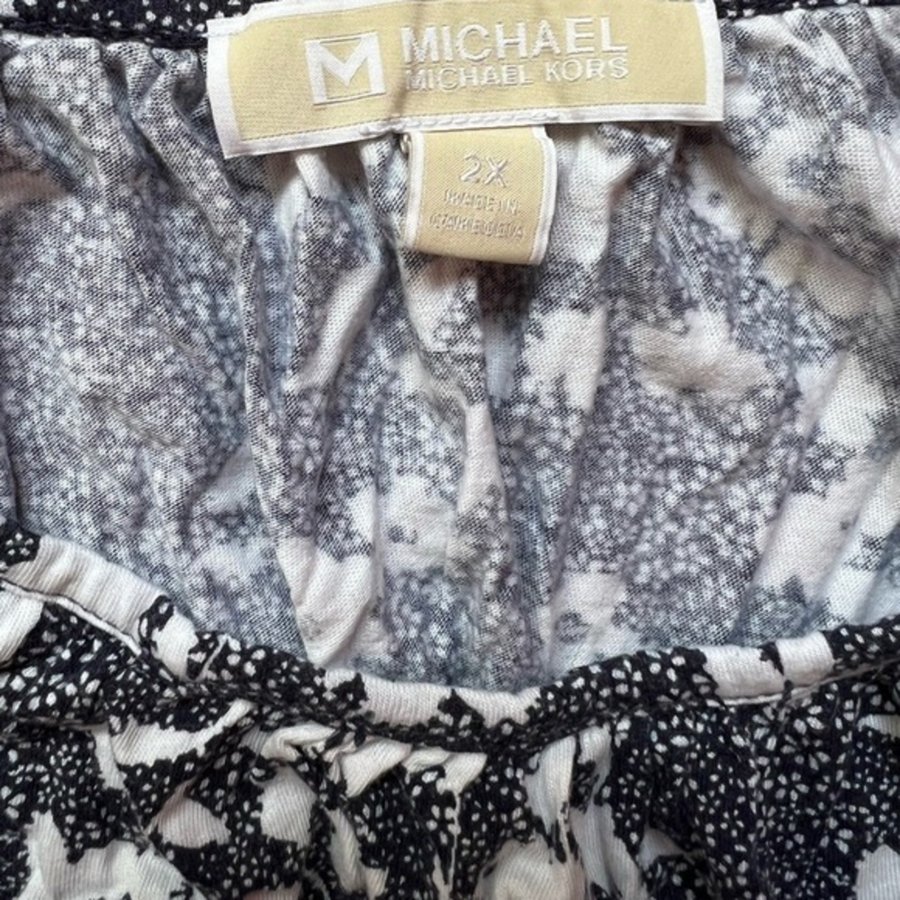 Stunning Michael Kors Blouse – 2X (Blue & White Floral) - Picture 3 of 4